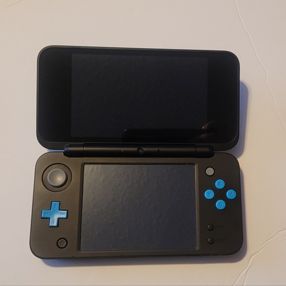 Nintendo New 2DS XL (Black, Turquoise, Blue, 3DS, W/ Stylus, W/ Charger)
